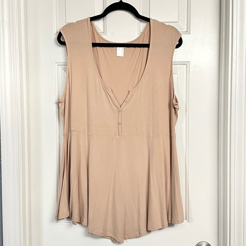 VENUS - Asymmetrical Buttoned Cap Sleeve Top